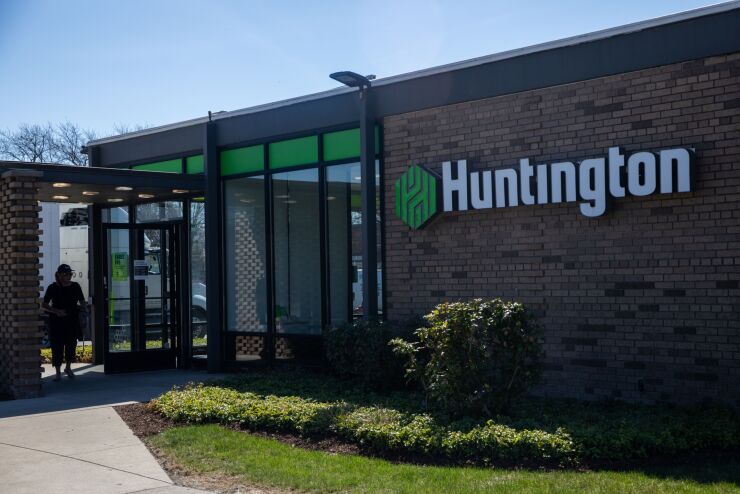 Huntington Bank Banking hours